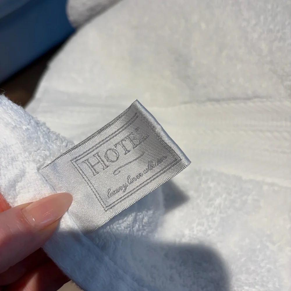 Hotel Collection Elegant White Bath Towel 100% Cotton (quantity 2)